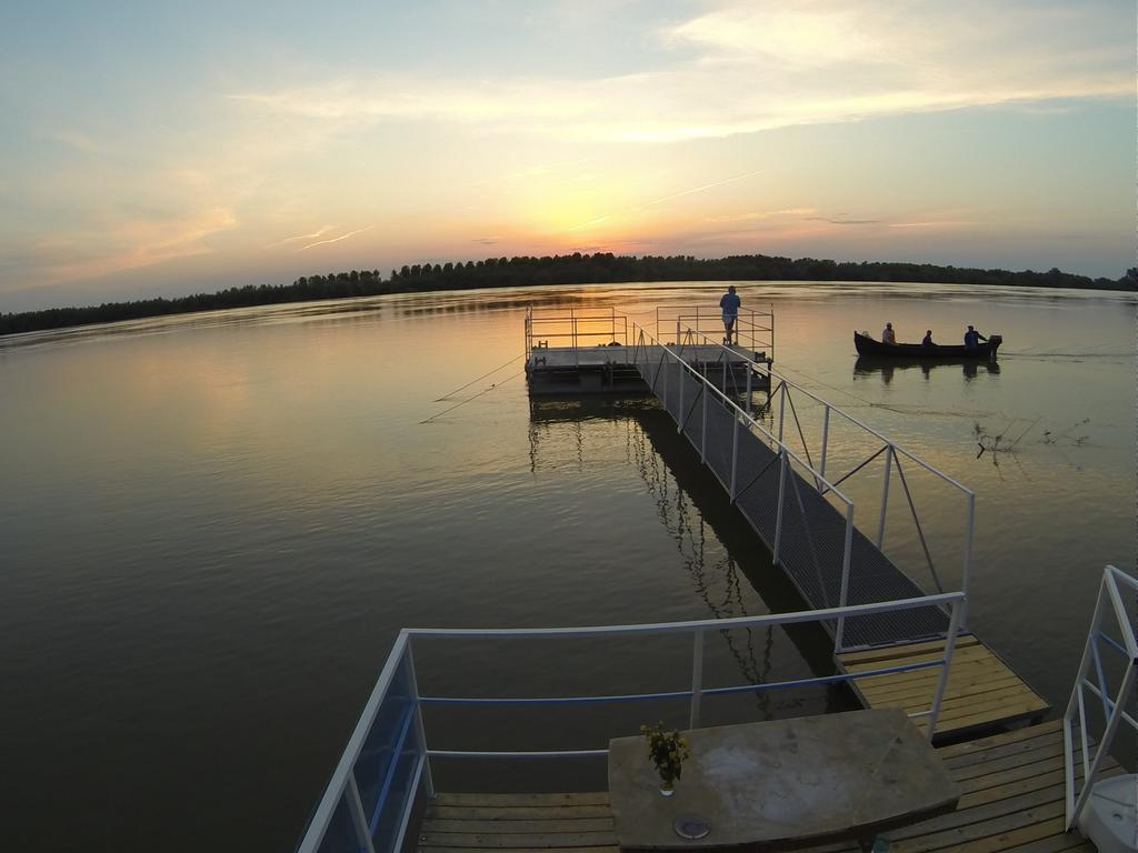 Hotel Delta Pontoon Mahmudia Exterior foto