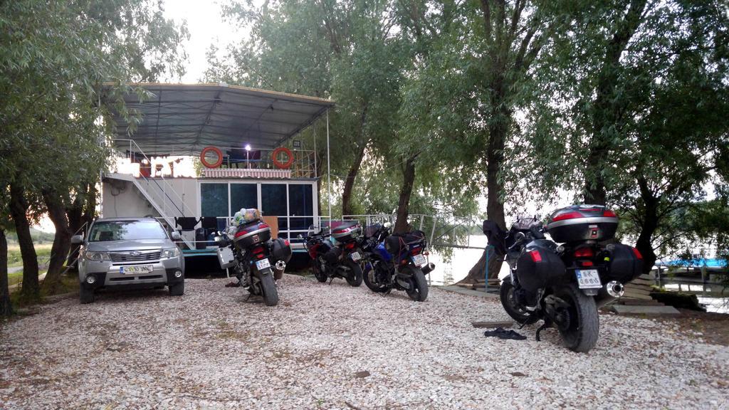 Hotel Delta Pontoon Mahmudia Exterior foto