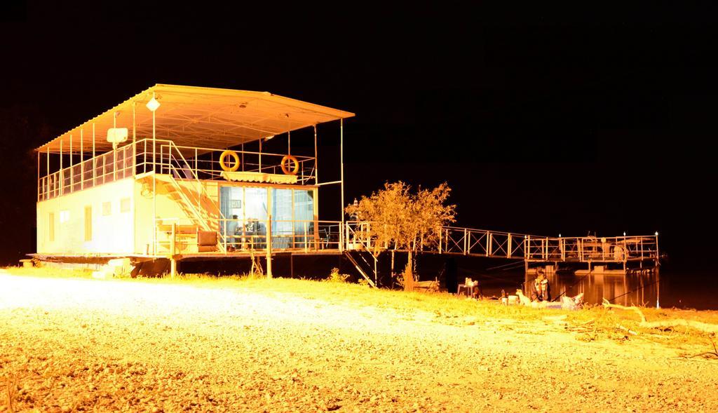 Hotel Delta Pontoon Mahmudia Exterior foto